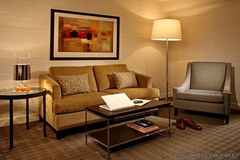 Cambridge Suites トロント 部屋 写真
